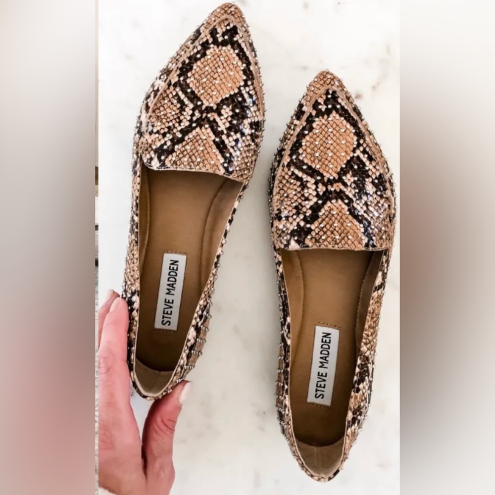 Nordstrom Steve Madden Feather Studded Snakeskin Flats Tan & Black. EUC. Size 8